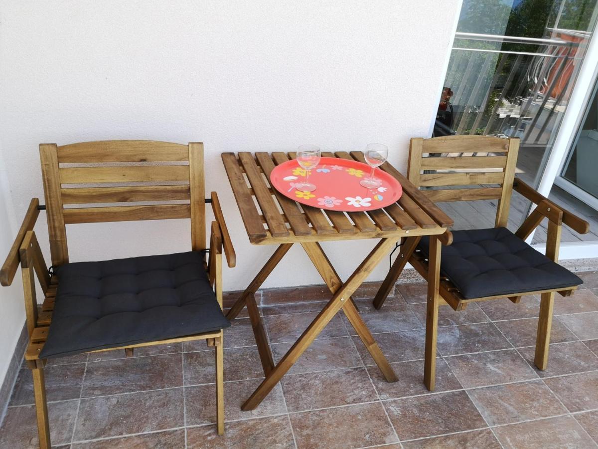 Apartmani Mentha & Lipa Novi Vinodolski Exterior foto